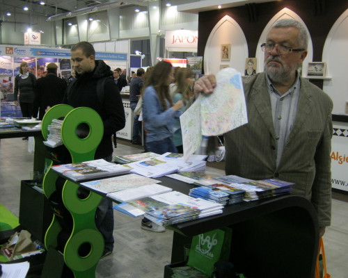 Turyści odwiedzający stoisko Green Velo